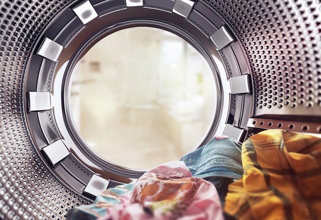 7 اشتباه رایج که هنگام شستشو لباس ها انجام می دهیم