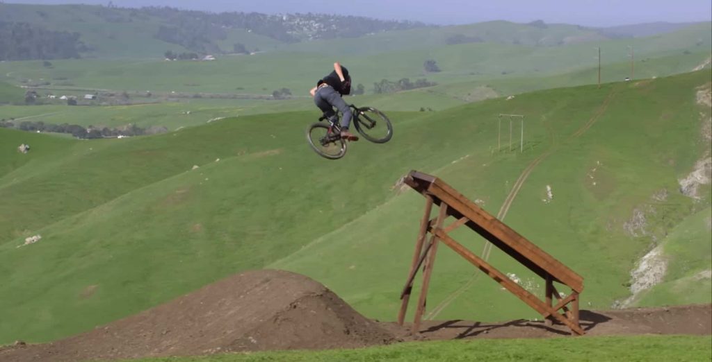 دوچرخه سواری در کوهستان ؛ ویدیویی زیبا از حرکات نمایشی Brandon Semenuk