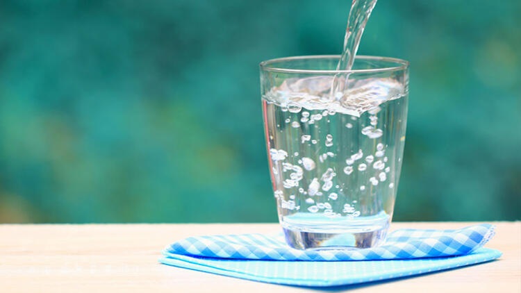 چه مقدار آب باید بین افطار و سحر نوشیده شود 