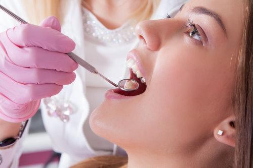 روش های طبیعی سفید کردن دندان ها