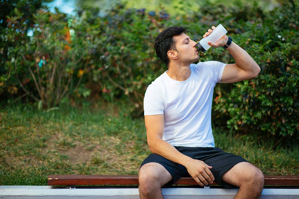 نوشیدن آب در حین ورزش
